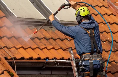 Démoussage et hydrofuge de toiture à Valady